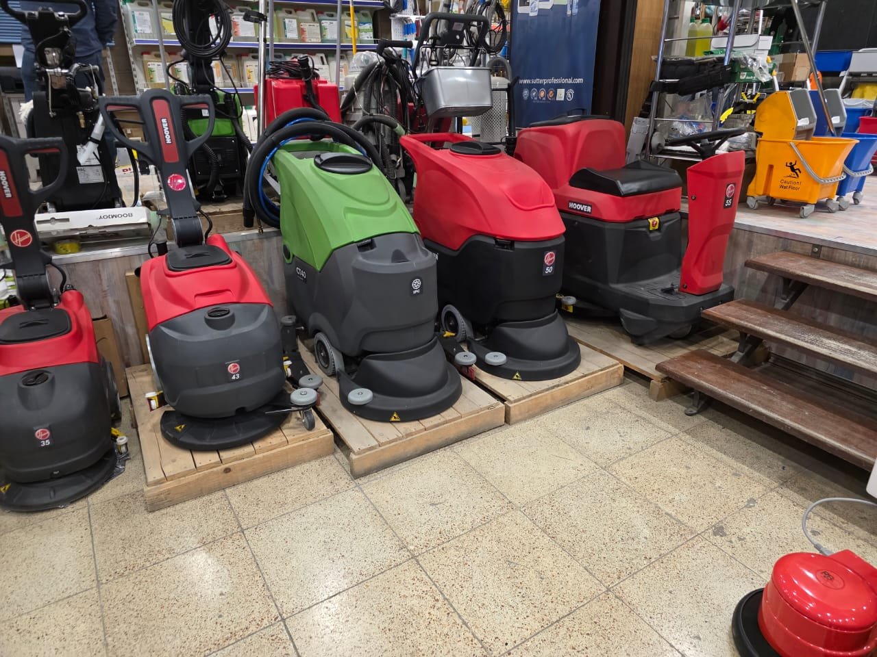 آلات تنظيف الأرضيات