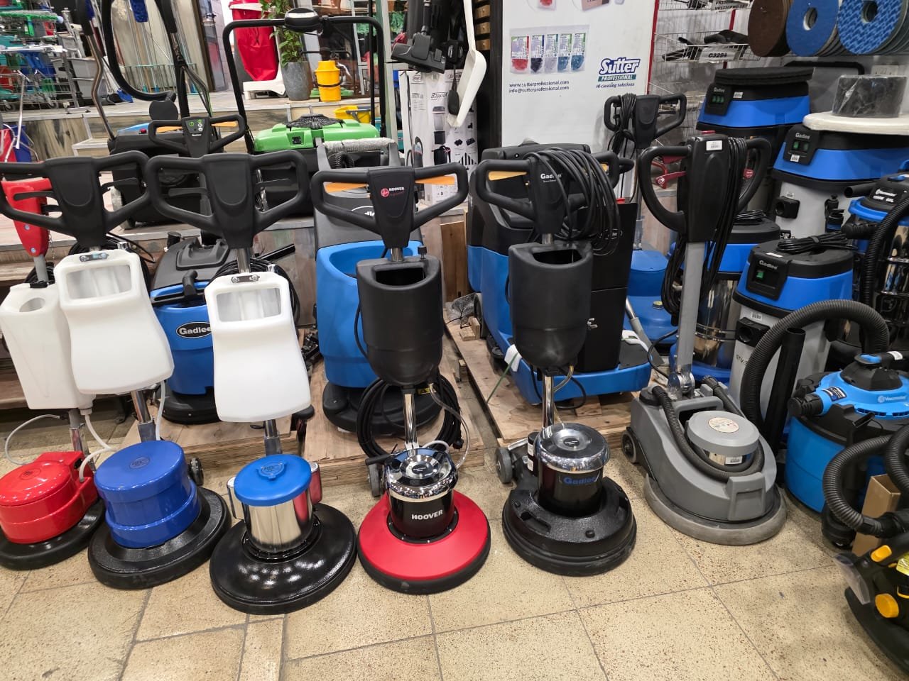 آلات فرك الأرضيات